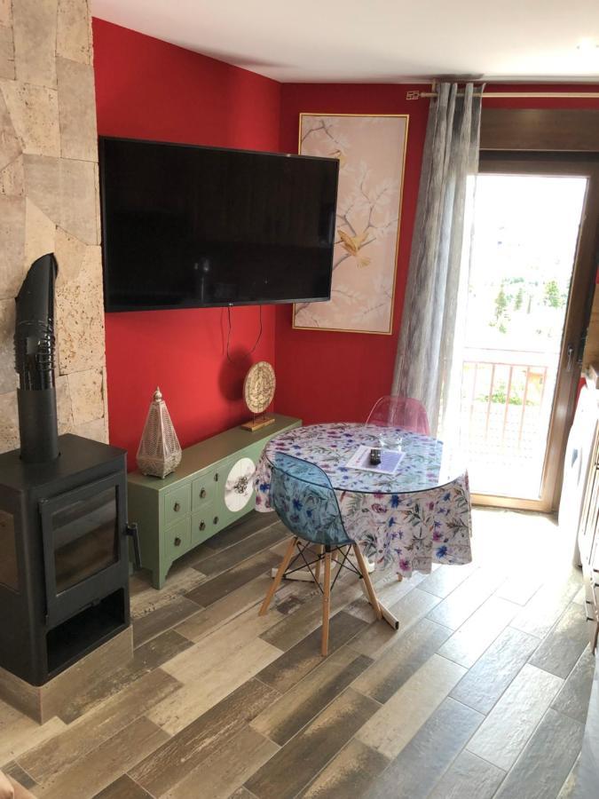 Apartamentos Deluxe Con Jacuzzi O Chimenea Love For Two Collado Mediano Bagian luar foto