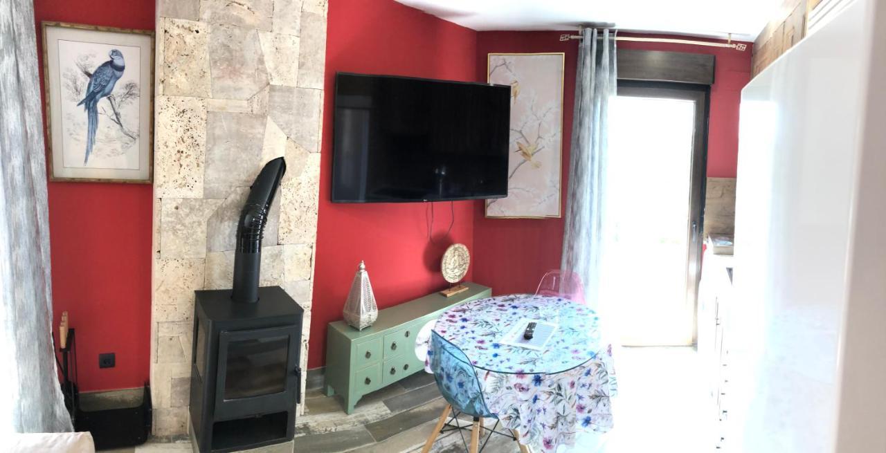 Apartamentos Deluxe Con Jacuzzi O Chimenea Love For Two Collado Mediano Bagian luar foto